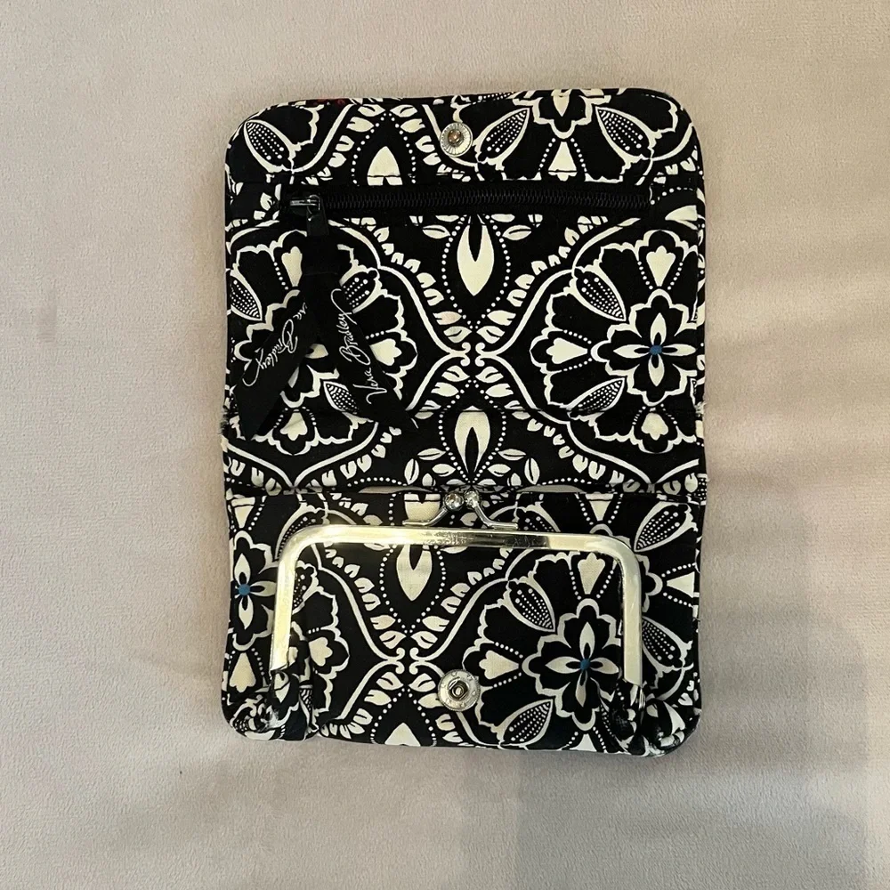 VERA BRADLEY Barcelona One For The Money Wallet Black White Red Quilted Vintage
